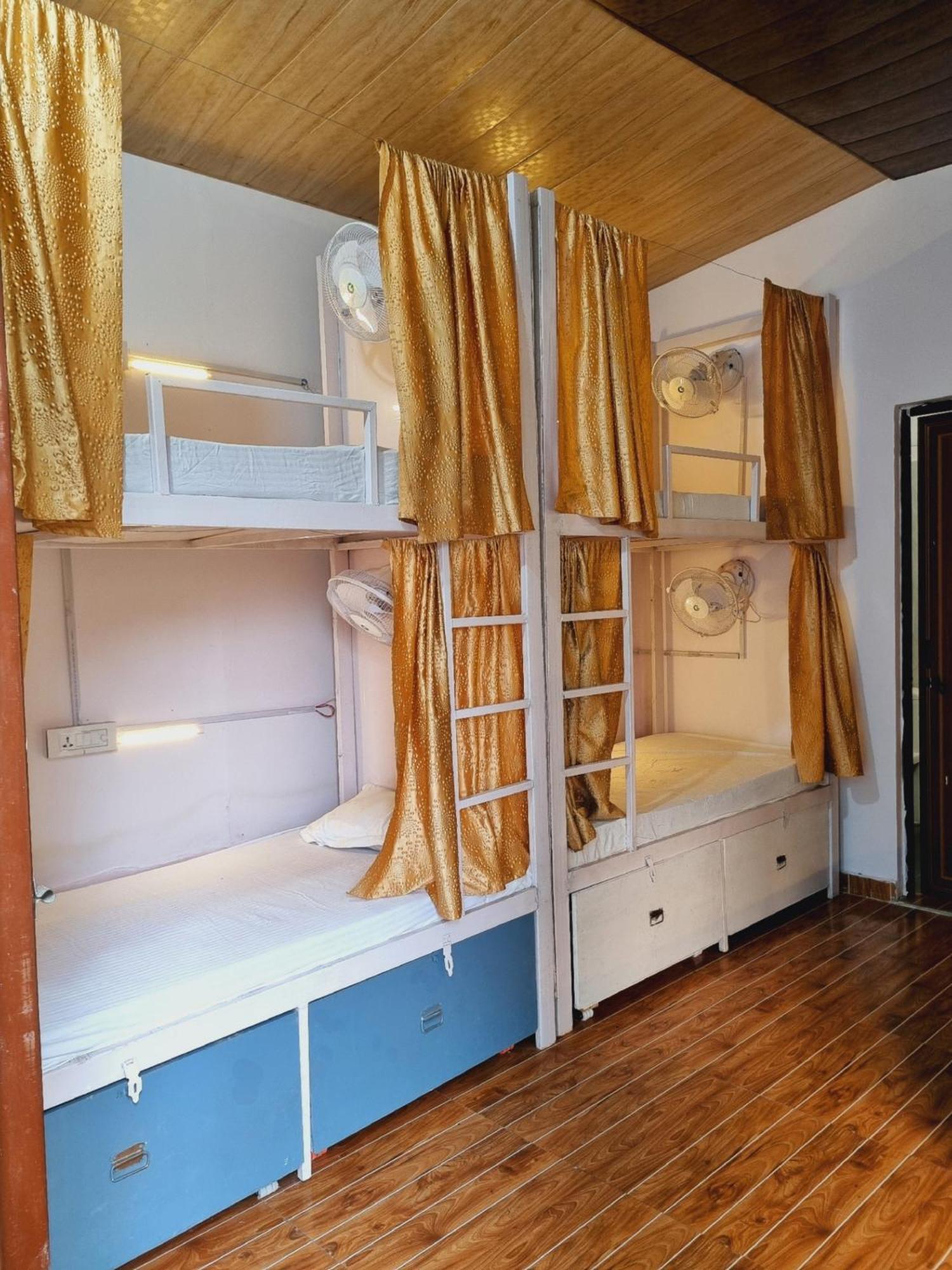 רישיקש Landlopers Hostel מראה חיצוני תמונה