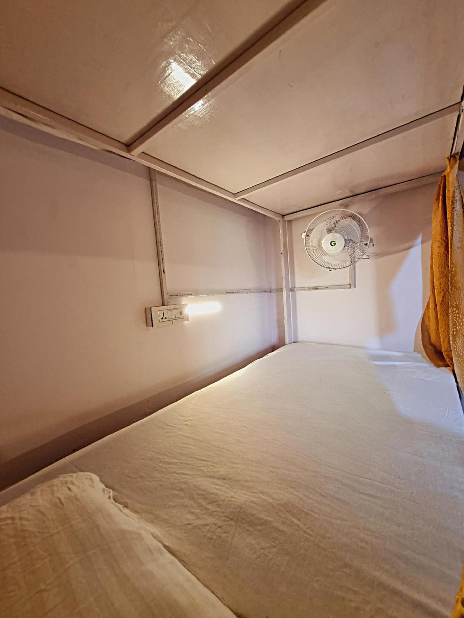 רישיקש Landlopers Hostel מראה חיצוני תמונה