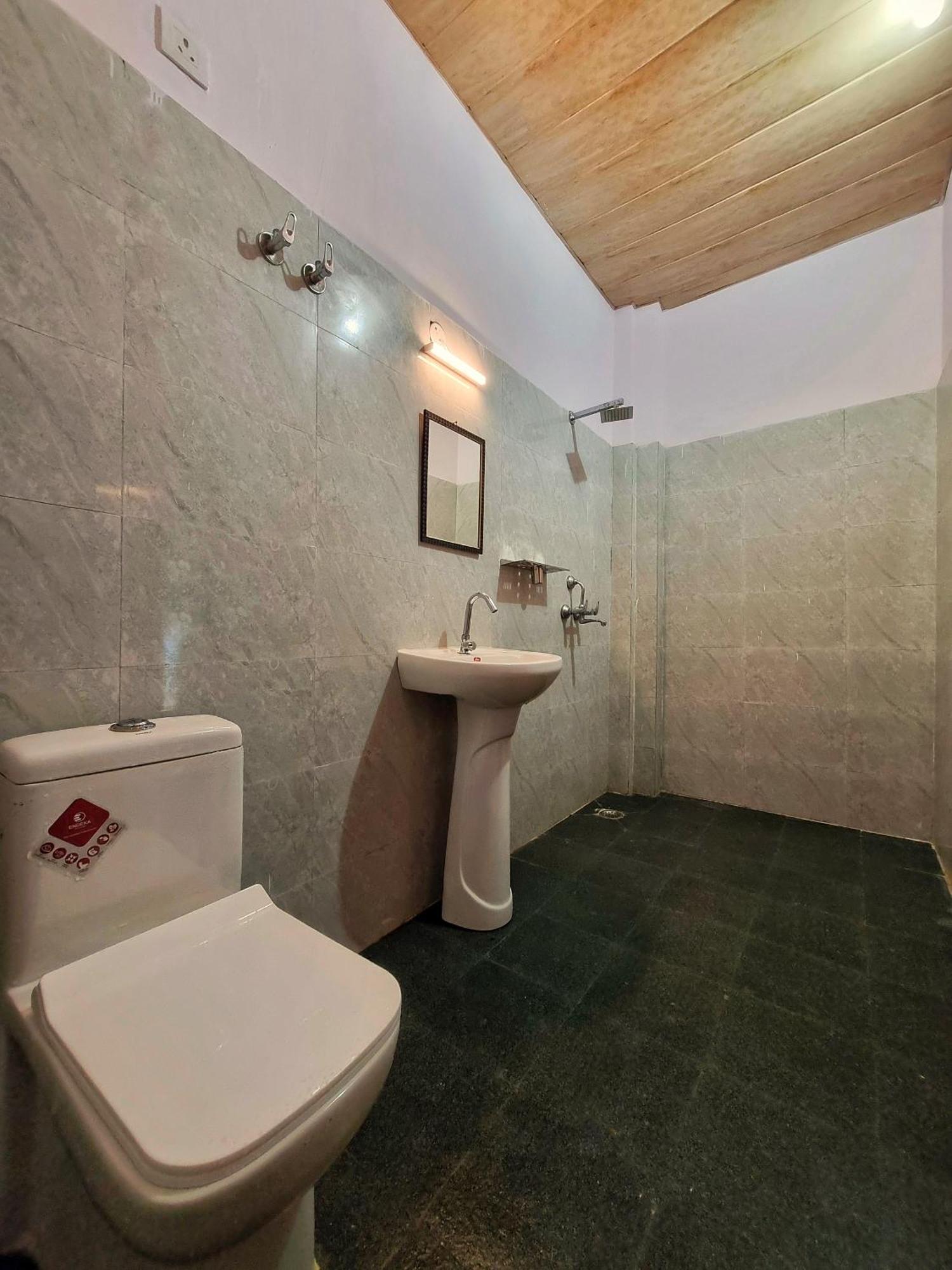 רישיקש Landlopers Hostel מראה חיצוני תמונה