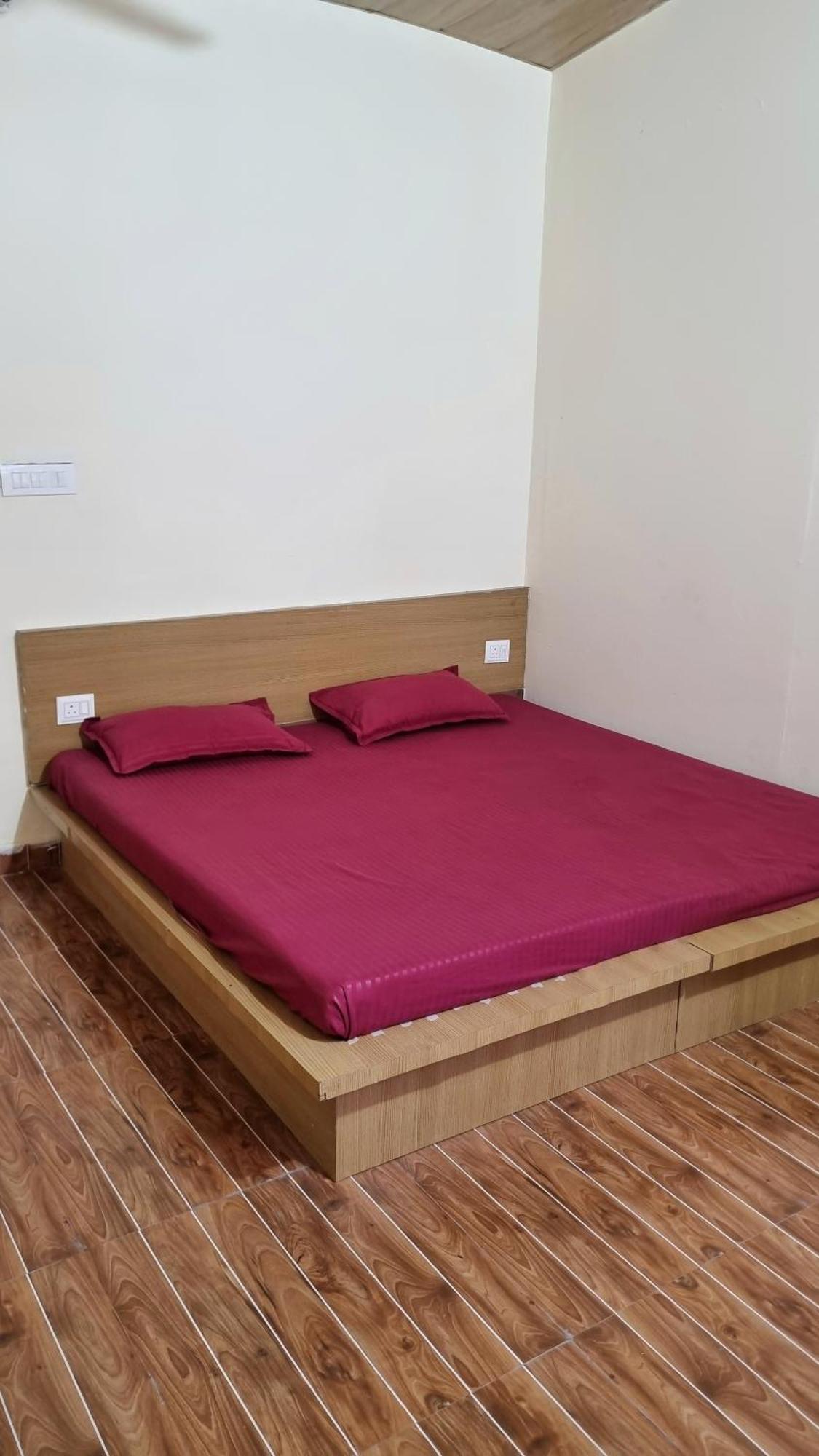 רישיקש Landlopers Hostel מראה חיצוני תמונה