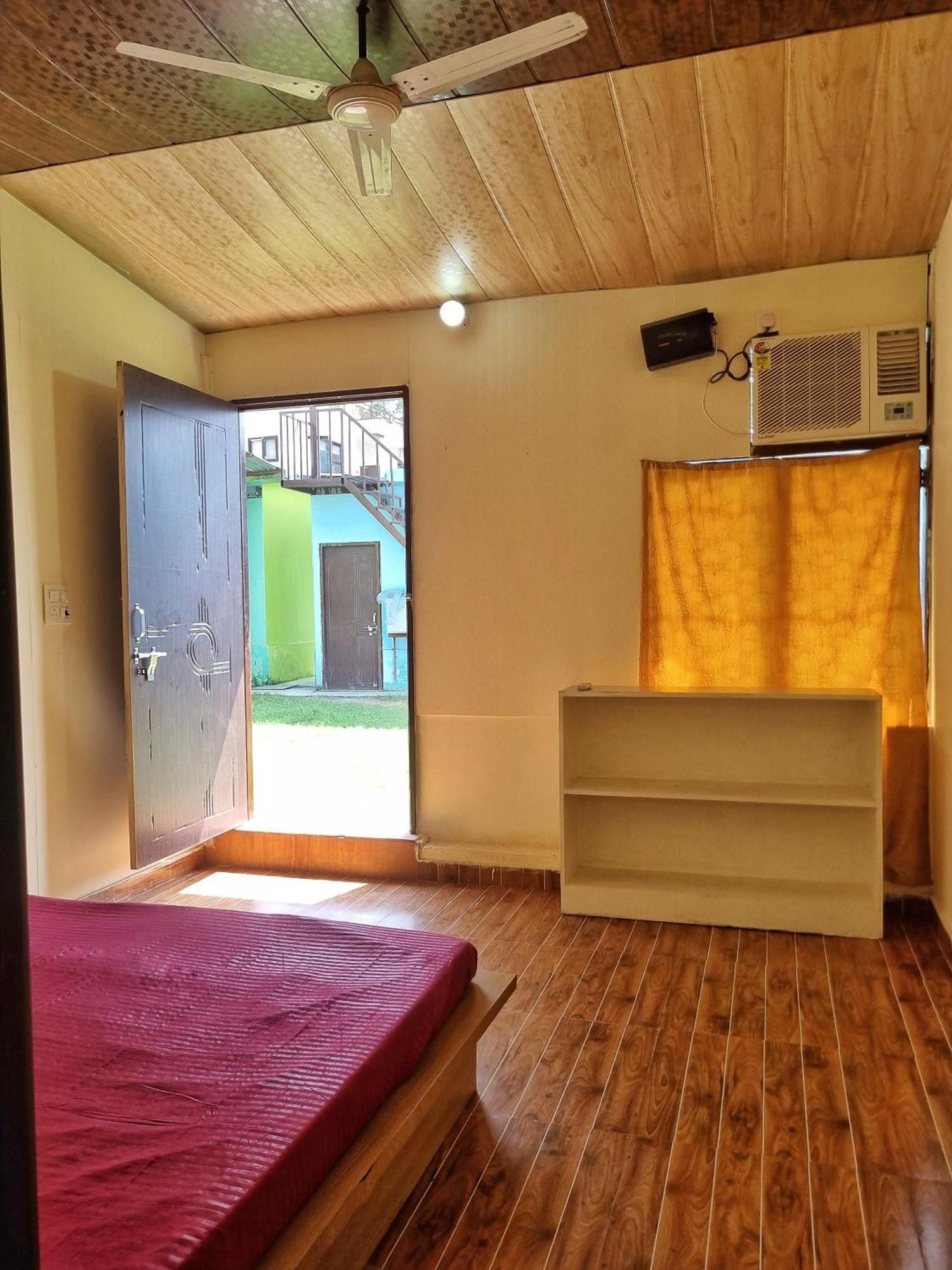 רישיקש Landlopers Hostel מראה חיצוני תמונה