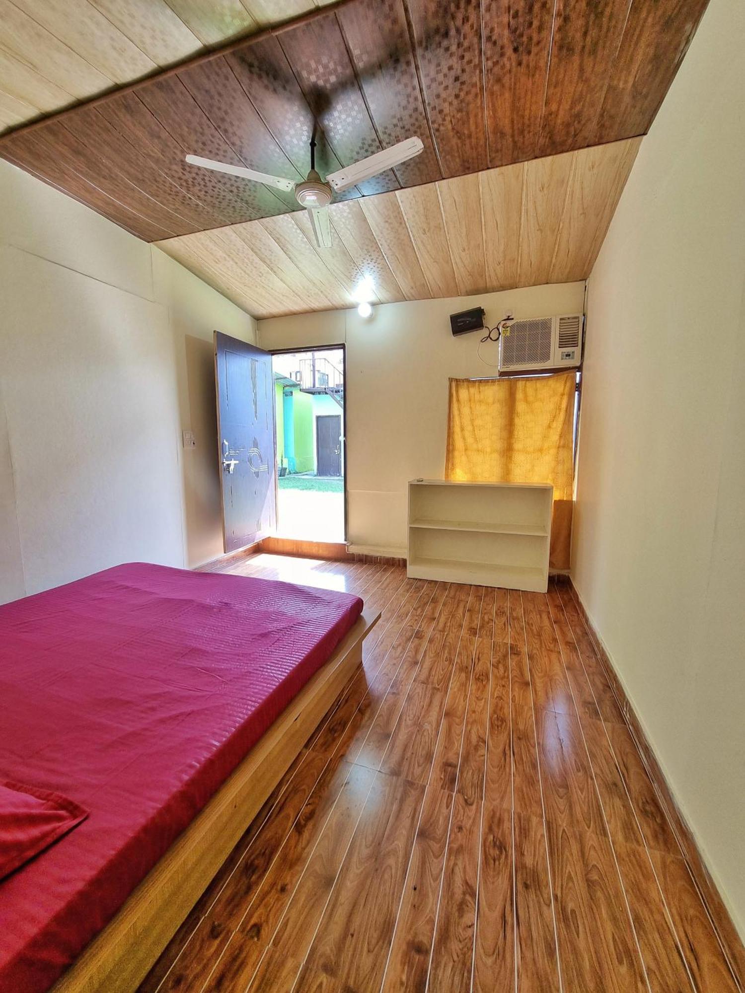 רישיקש Landlopers Hostel מראה חיצוני תמונה