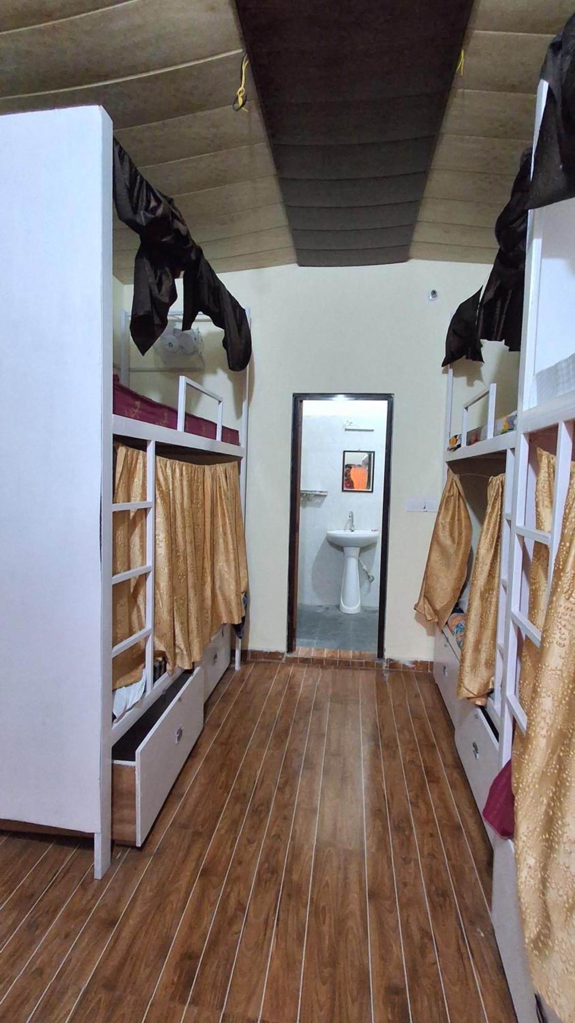 רישיקש Landlopers Hostel מראה חיצוני תמונה